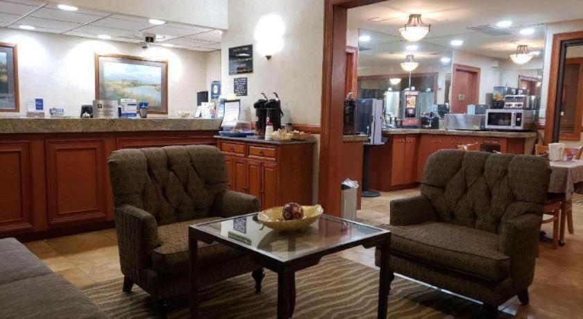 Airport Inn photo 16