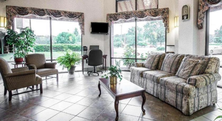 Econo Lodge South photo 30