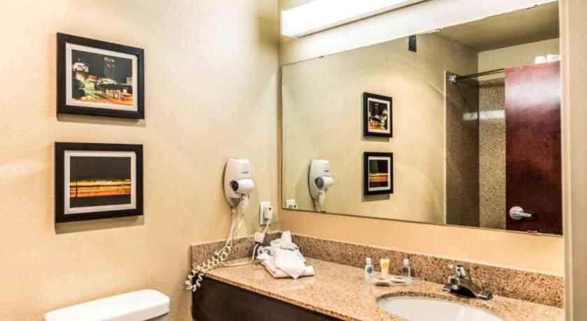 Comfort Suites photo 12
