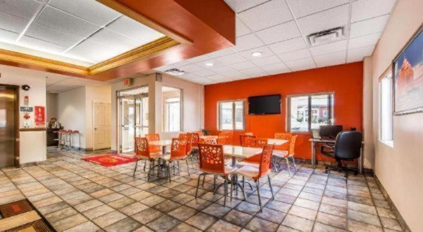 Econo Lodge Johnstown Downtown photo 8