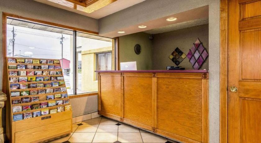 Econo Lodge photo 19