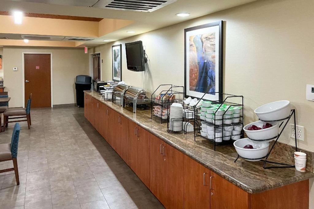 Comfort Inn and Suites Thatcher photo 21