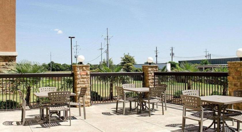 Comfort Suites photo 21
