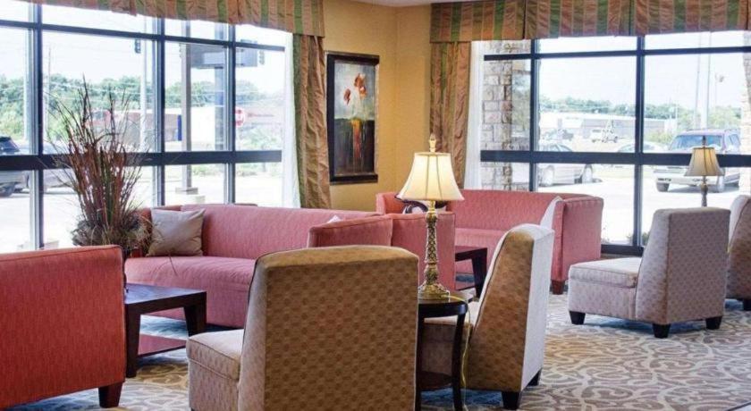 Comfort Suites photo 22