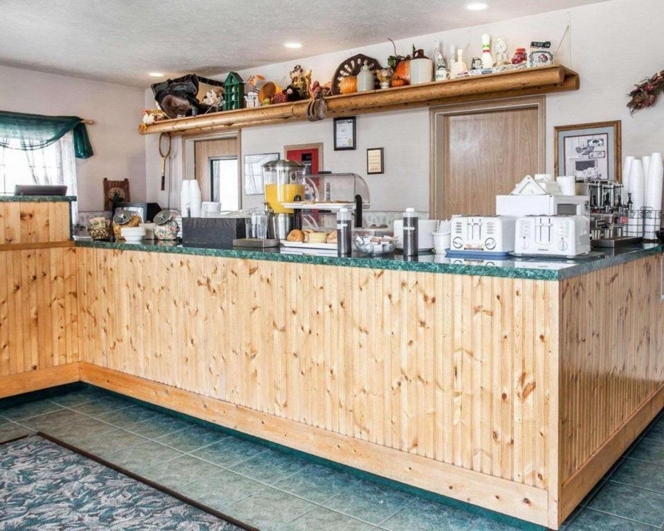 Rodeway Inn & Suites photo 11