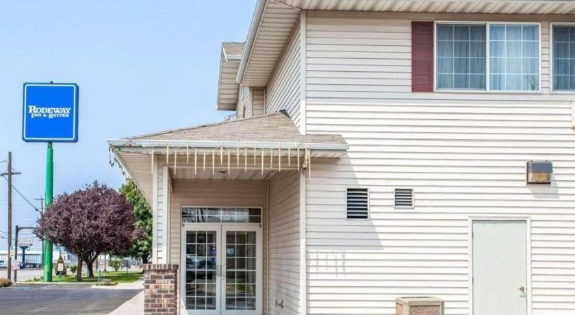 Rodeway Inn & Suites photo 14