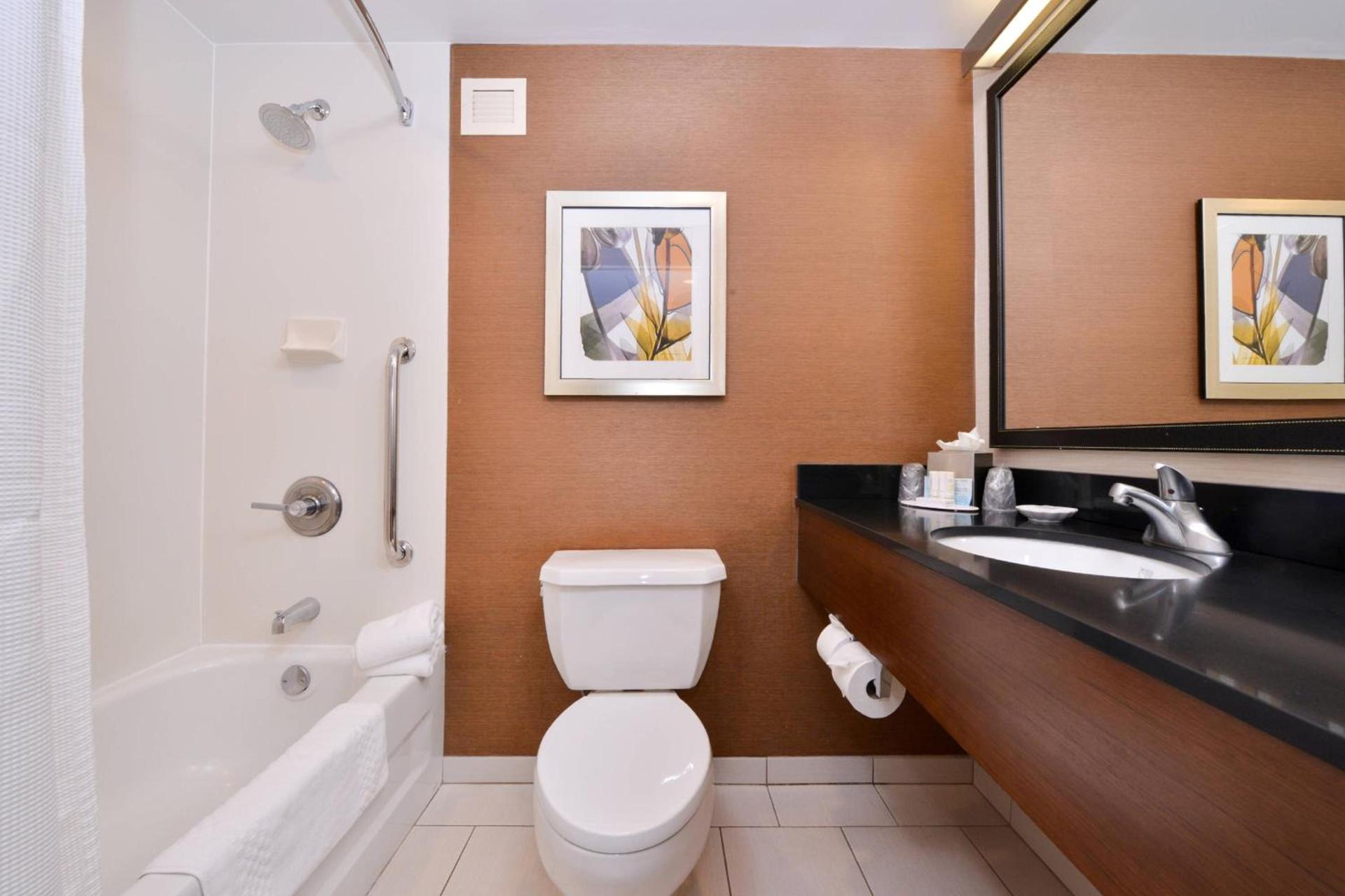Fairfield Inn and Suites by Marriott Rochester West/Greece photo 52