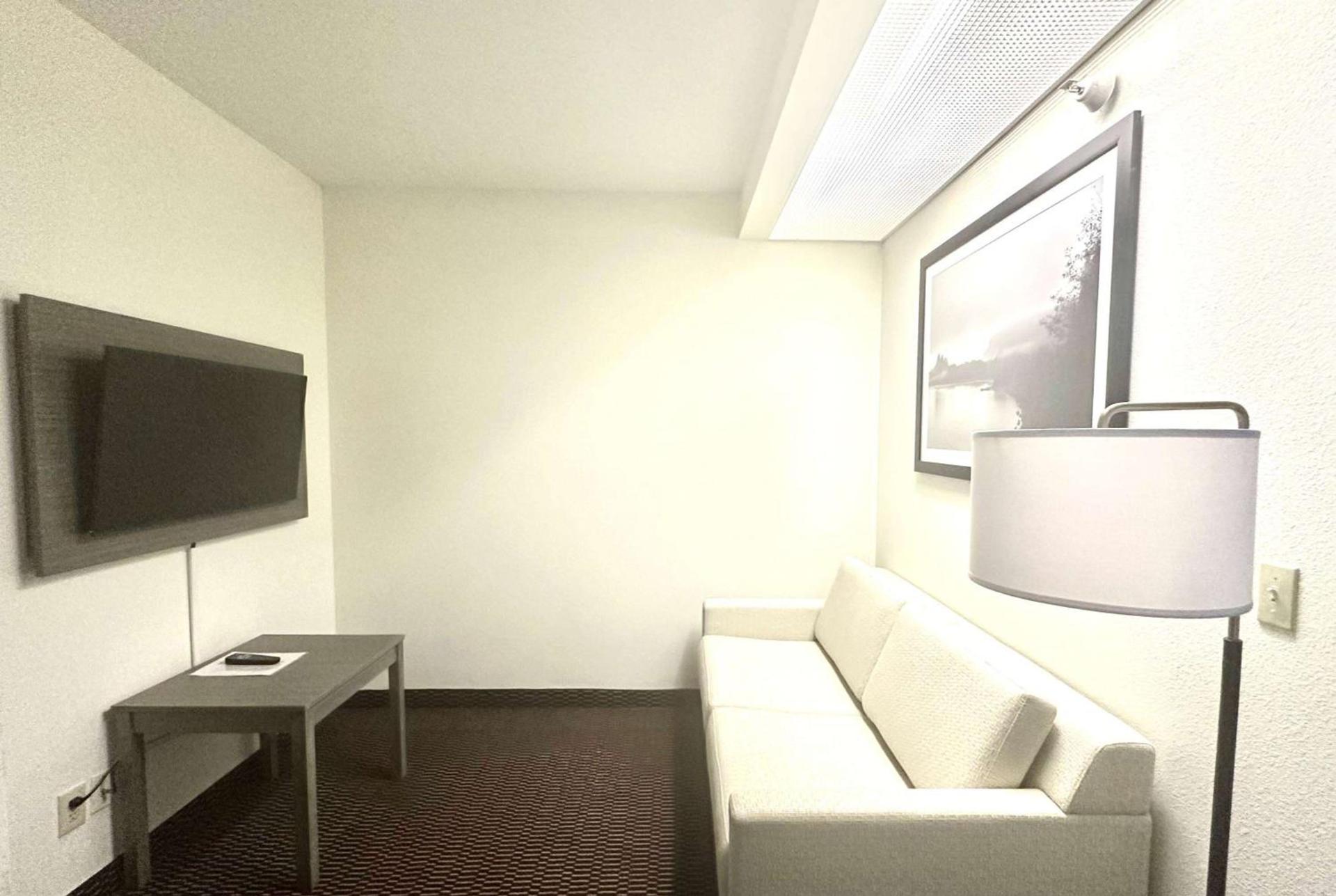 Ramada by Wyndham Columbia photo 20