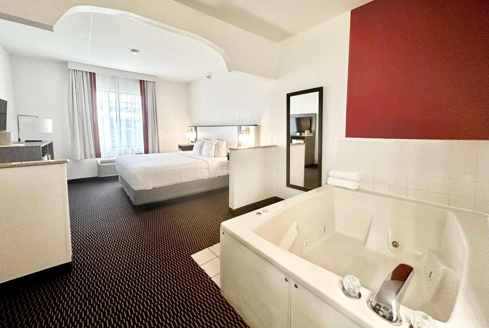 Ramada by Wyndham Columbia photo 21