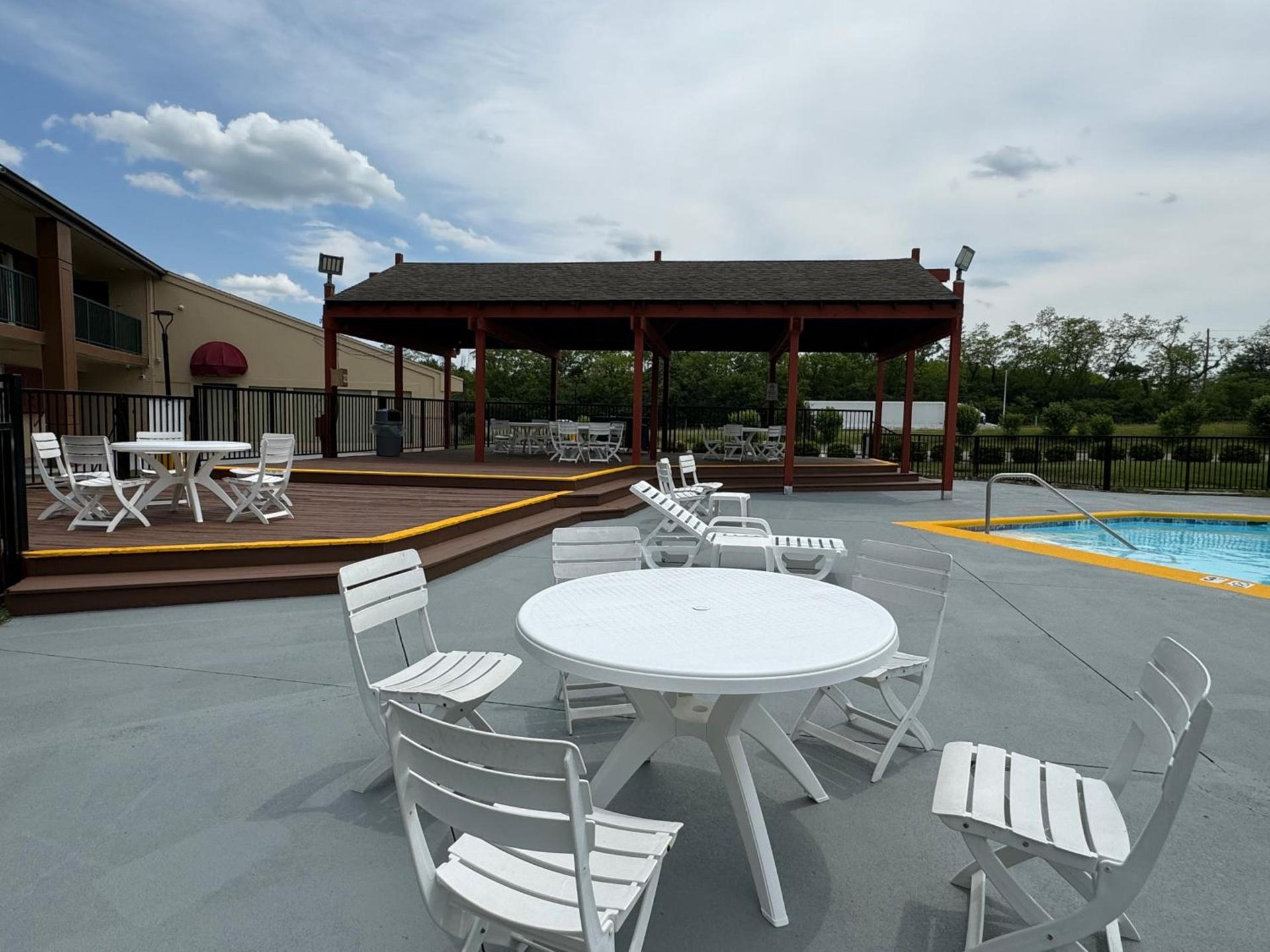 Suburban Studios Mason Near Kings Island photo 61