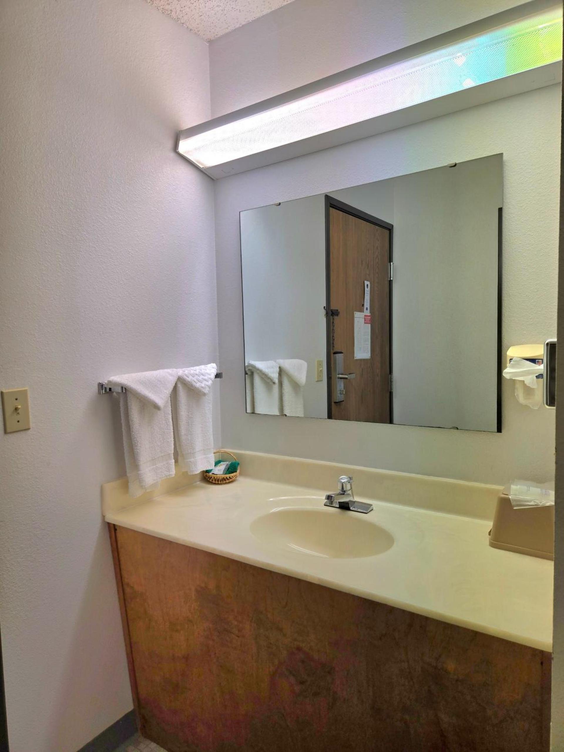 American Inn Ozark photo 9