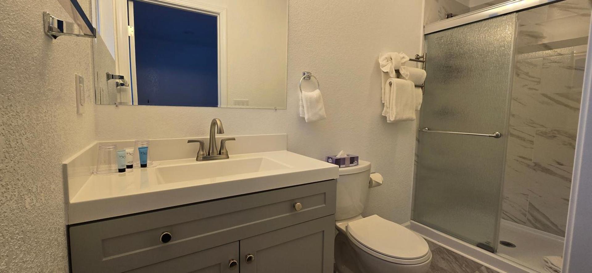 Ocean Cove Lodge photo 25