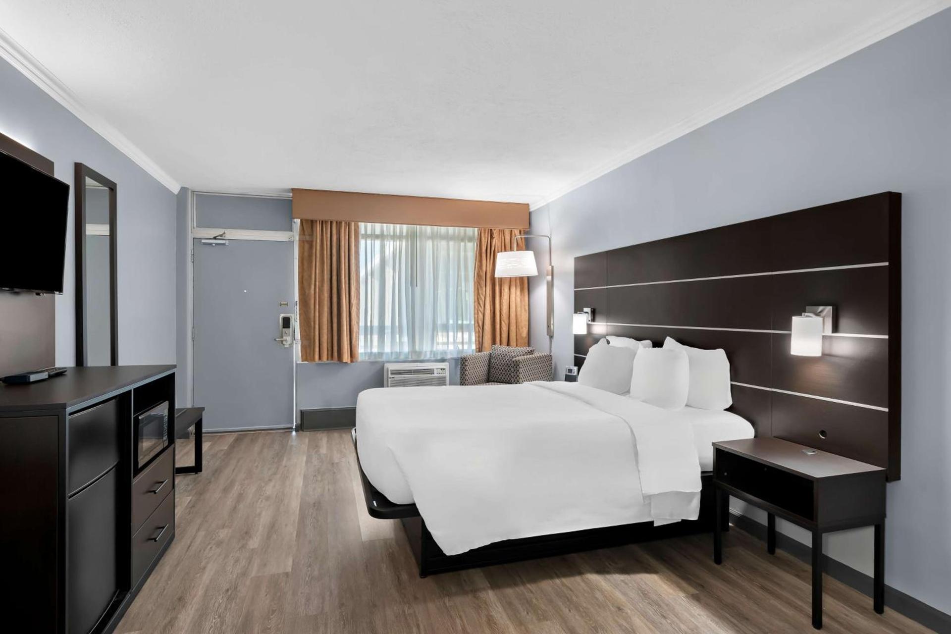 Brandywine Valley Inn SureStay Plus by Best Western photo 3