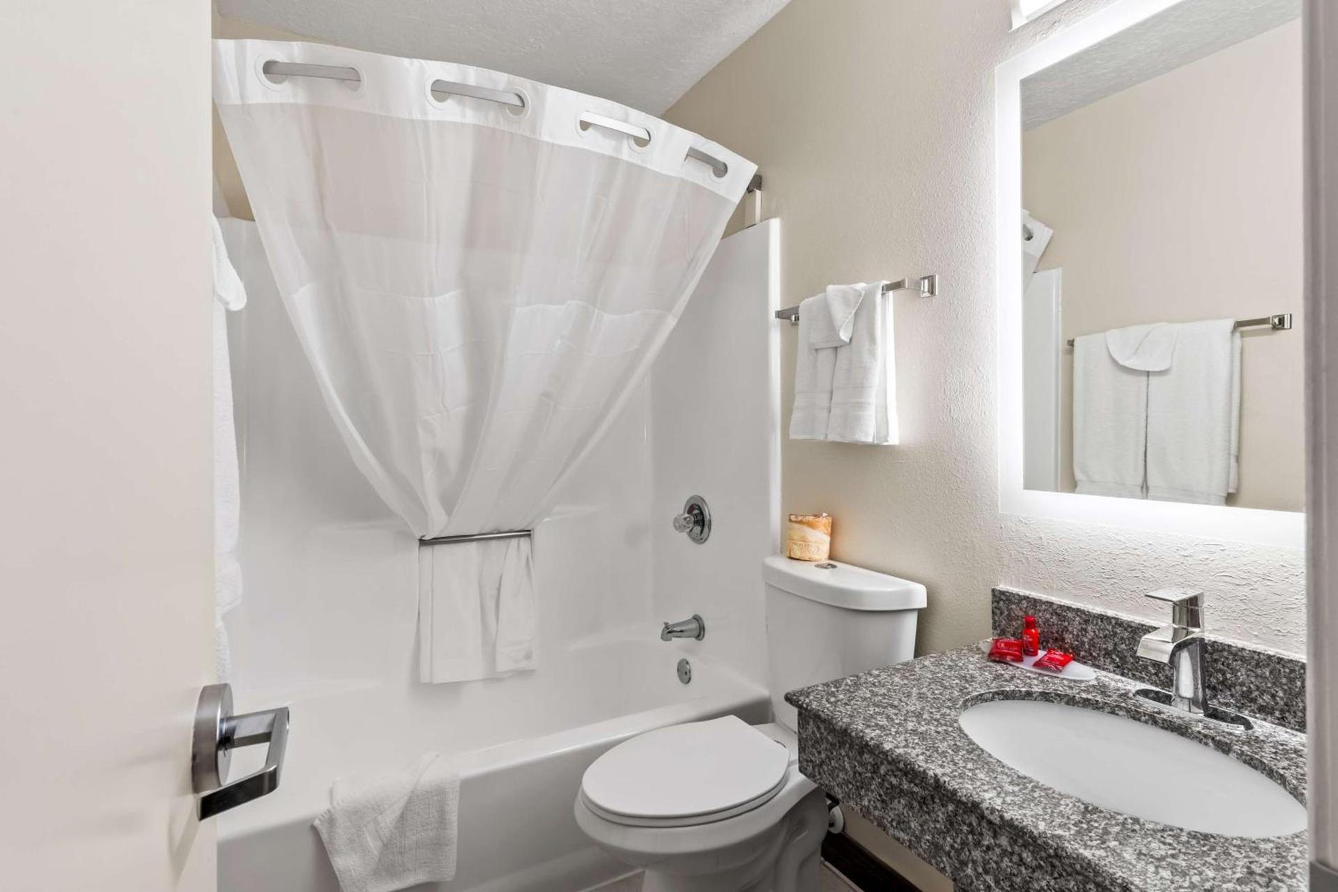SureStay Hotel by Best Western Duncan photo 8