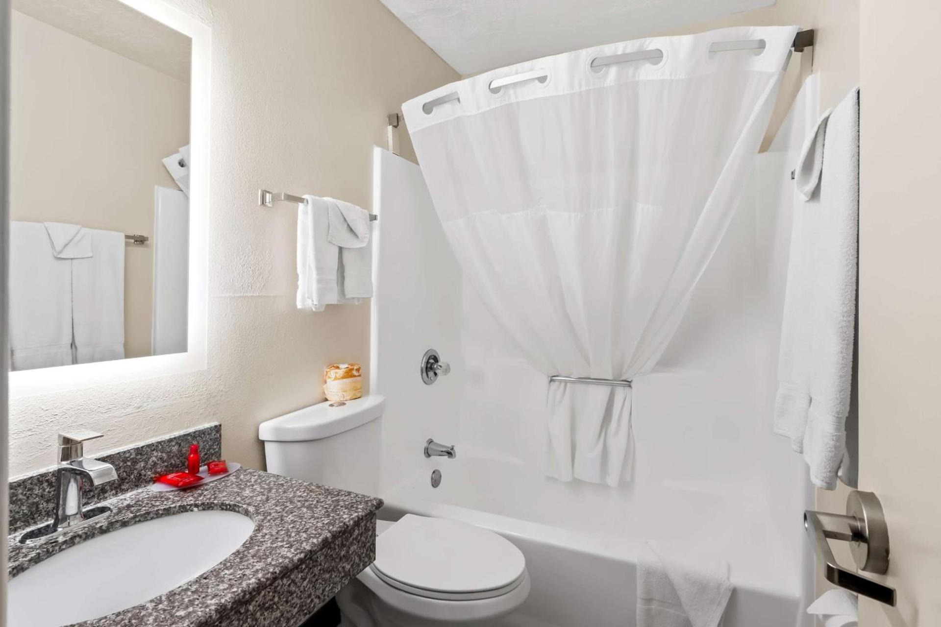 SureStay Hotel by Best Western Duncan photo 9