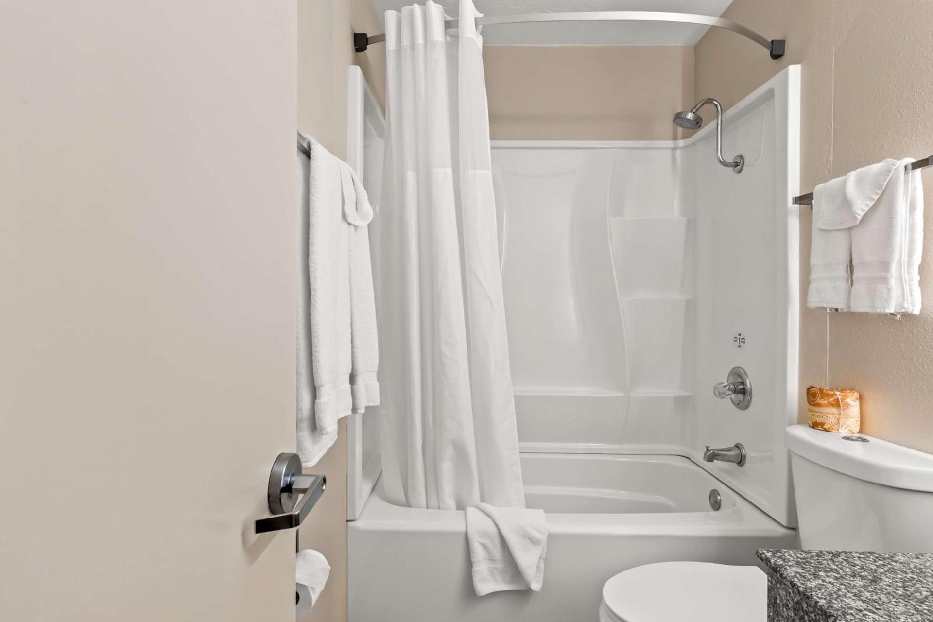 SureStay Hotel by Best Western Duncan photo 11