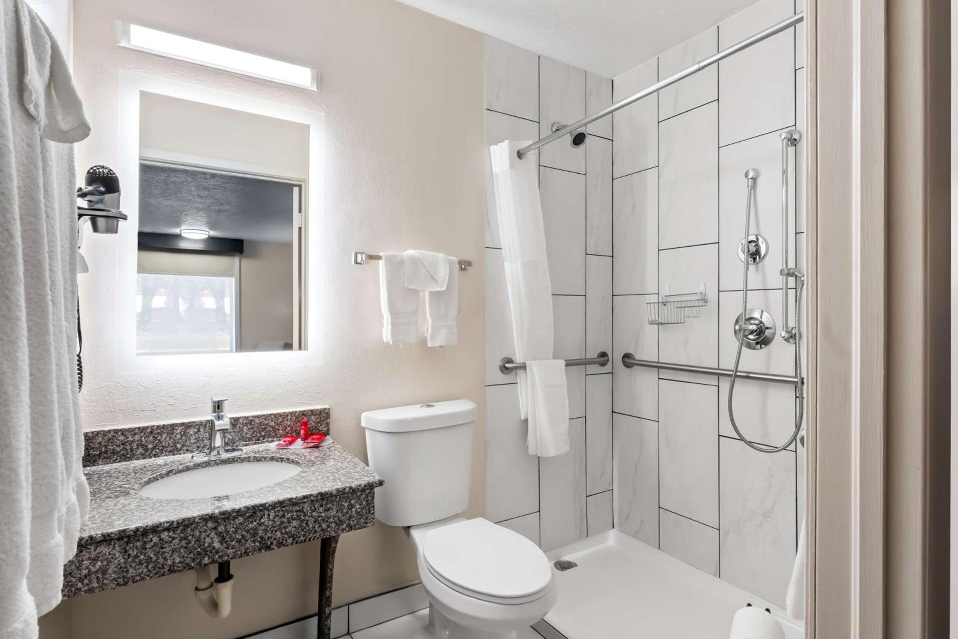 SureStay Hotel by Best Western Duncan photo 10