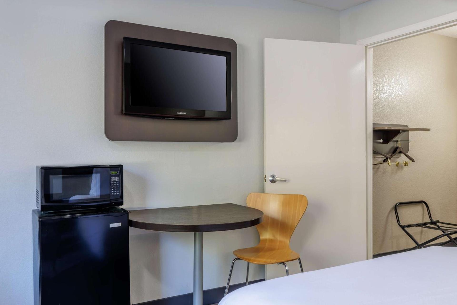 Motel 6 Elizabethtown photo 18