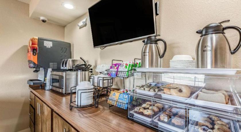 Rodeway Inn & Suites photo 19