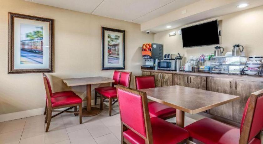 Rodeway Inn & Suites photo 20