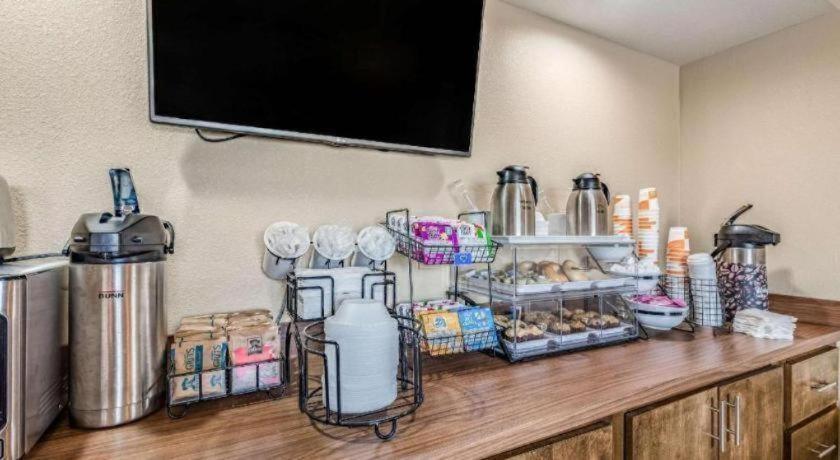Rodeway Inn & Suites photo 21
