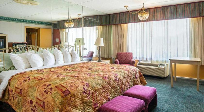 Rodeway Inn & Suites photo 22