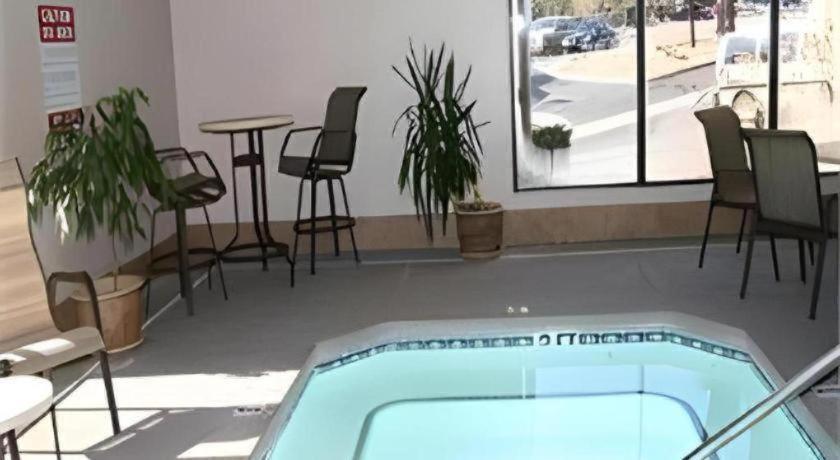 Flagstaff Hotel photo 28