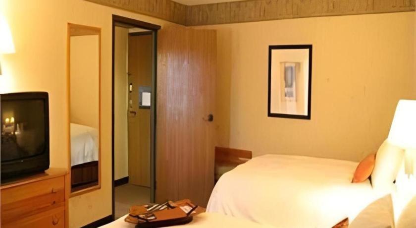 Flagstaff Hotel photo 44