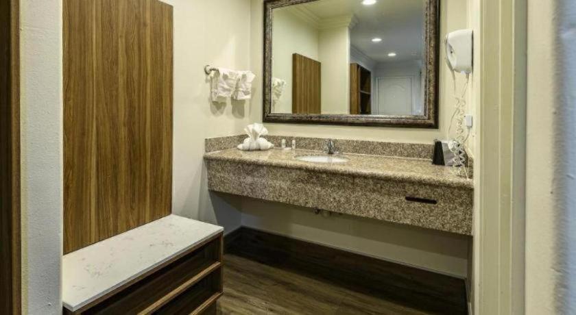 Rodeway Inn Carlsbad photo 19