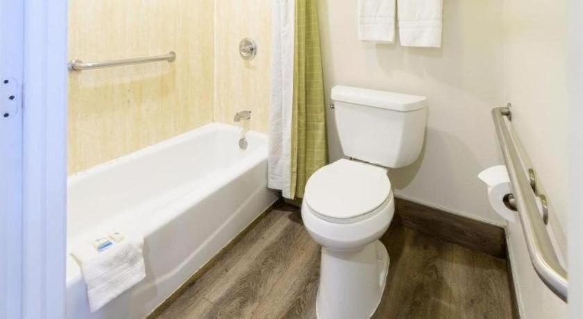Rodeway Inn Carlsbad photo 33