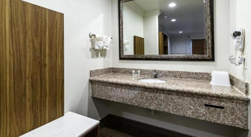 Rodeway Inn Carlsbad photo 38