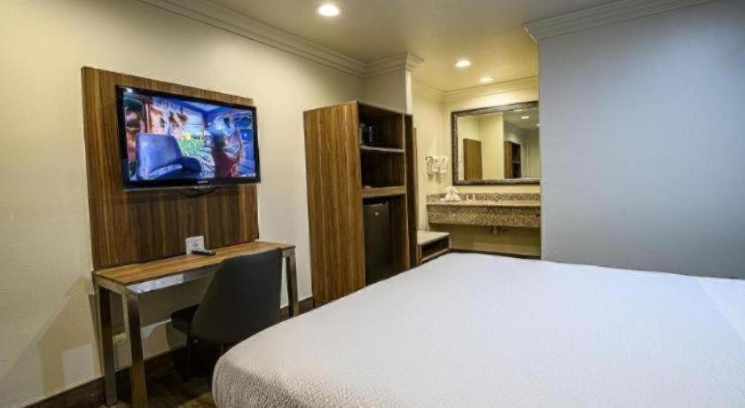 Rodeway Inn Carlsbad photo 90