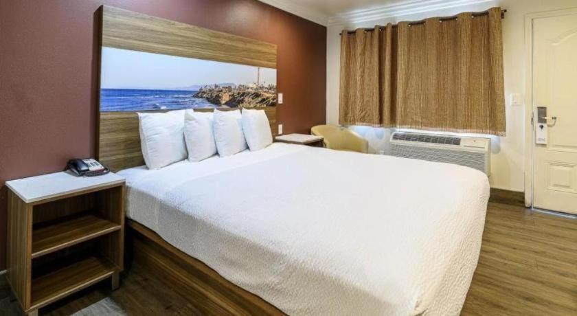 Rodeway Inn Carlsbad photo 39