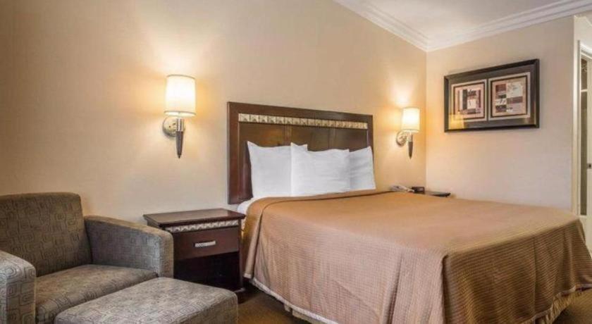 Rodeway Inn Carlsbad photo 41