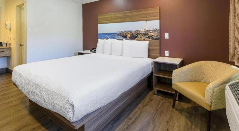 Rodeway Inn Carlsbad photo 44