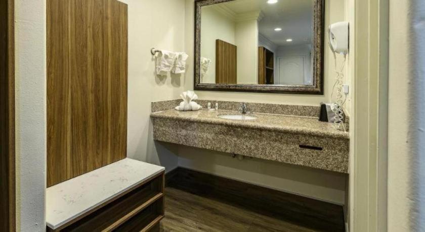 Rodeway Inn Carlsbad photo 52