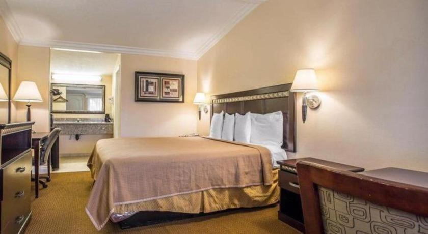 Rodeway Inn Carlsbad photo 55