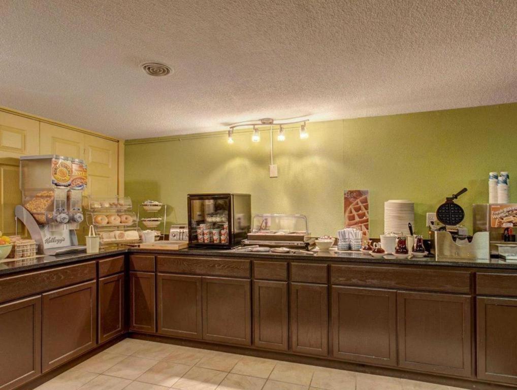 Quality Inn Barre-Montpelier photo 20