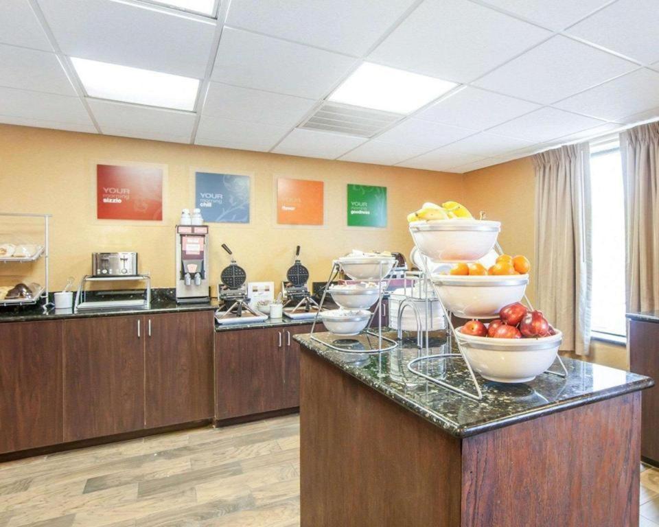 Comfort Suites photo 13