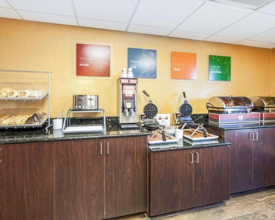 Comfort Suites photo 14
