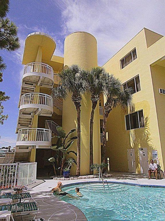 Chart House Suites and Marina photo 3