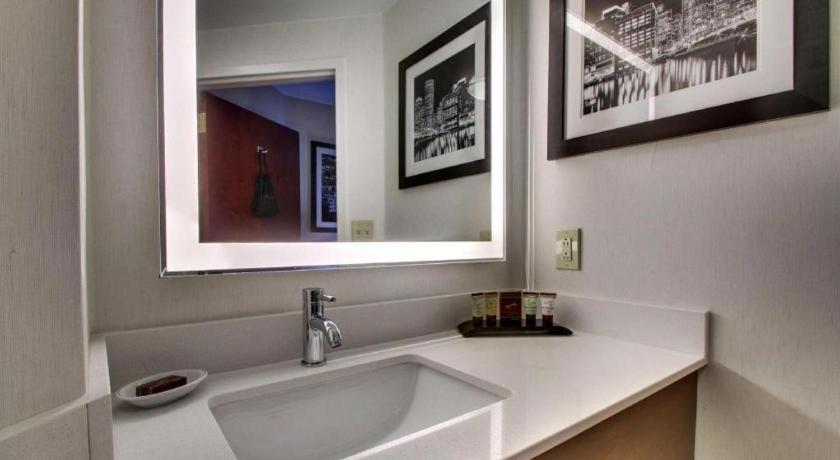 Best Western Plus Boston Hotel photo 11