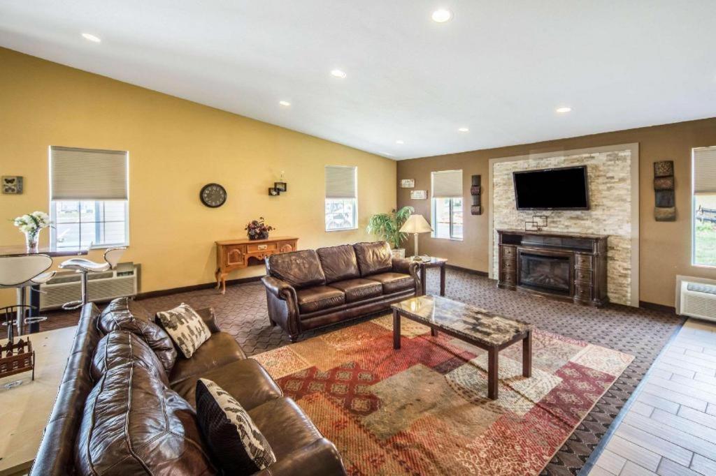 Suburban Studios Fort Wayne photo 7