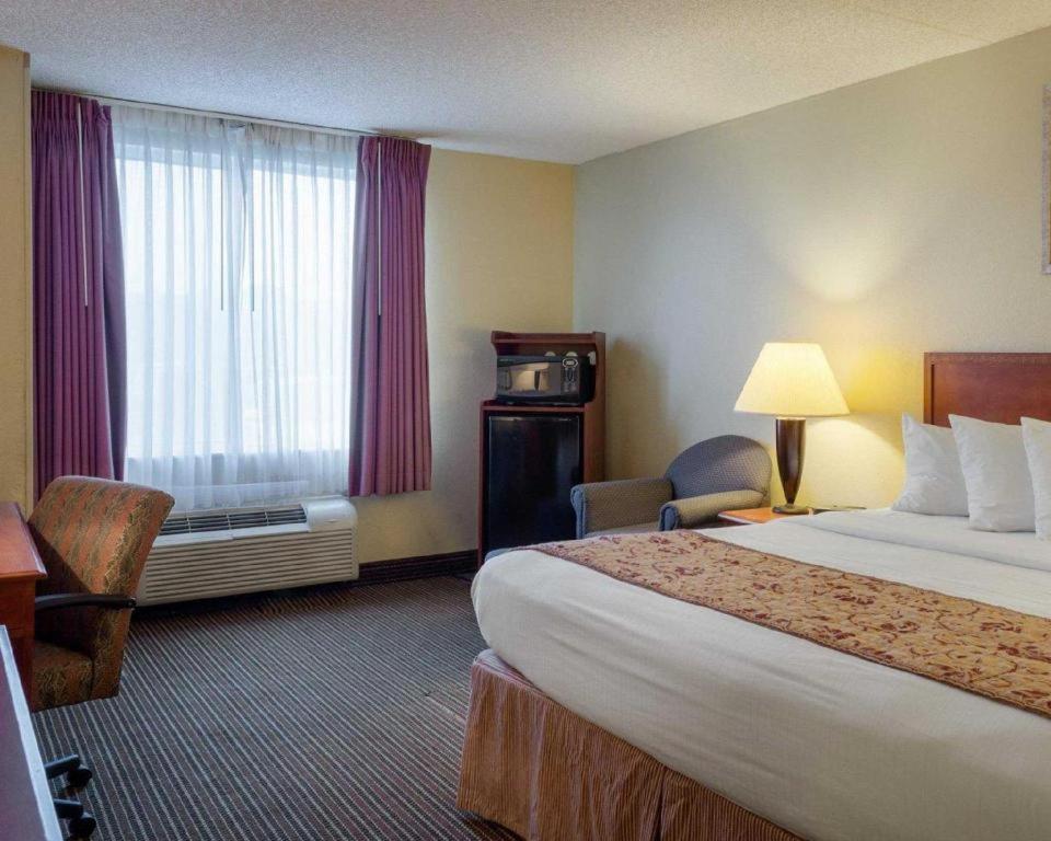 Rodeway Inn photo 13