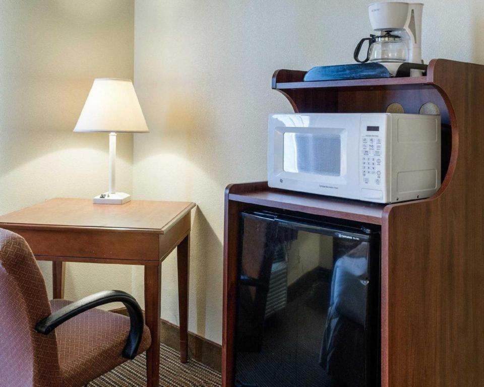 Rodeway Inn photo 15