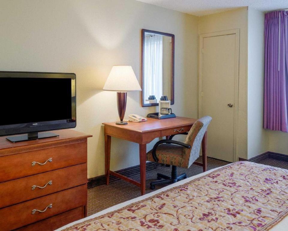 Rodeway Inn photo 22