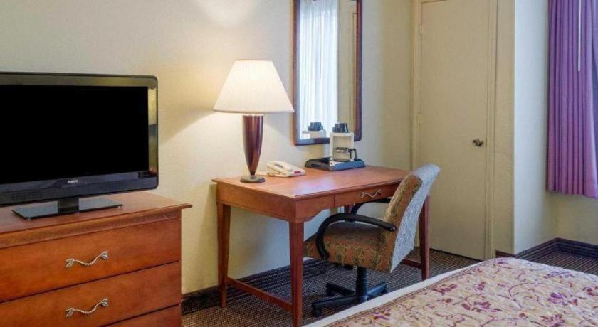 Rodeway Inn photo 23