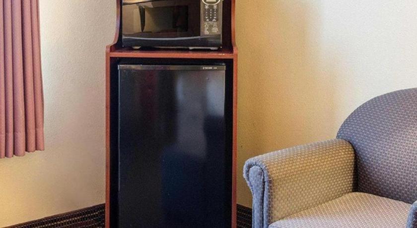 Rodeway Inn photo 24