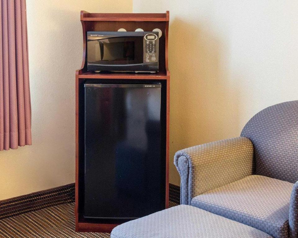 Rodeway Inn photo 25