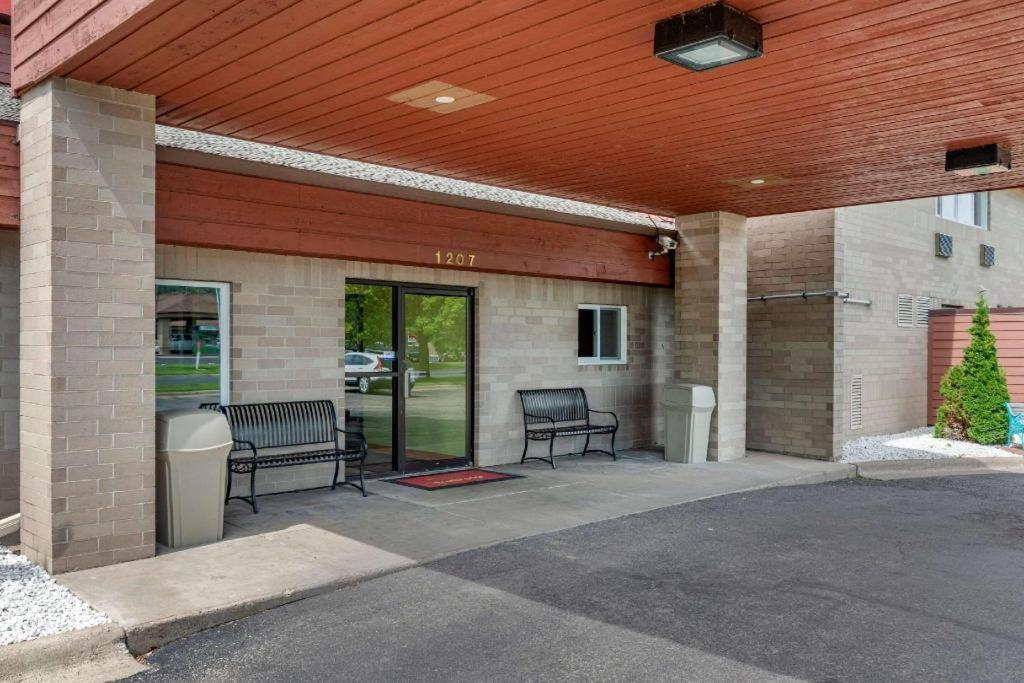 Econo Lodge photo 14
